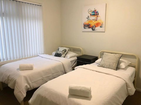 MODERN SPACIOUS 3 BR HOME - NEAR BEACH & AIRPORT - Accommodation Cooktown 3