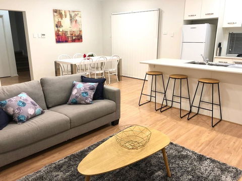 MODERN SPACIOUS 3 BR HOME - NEAR BEACH & AIRPORT - Accommodation Cooktown 8