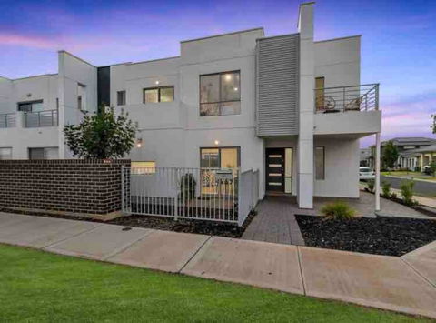 MODERN SPACIOUS 3 BR HOME - NEAR BEACH & AIRPORT - Accommodation Cooktown 0
