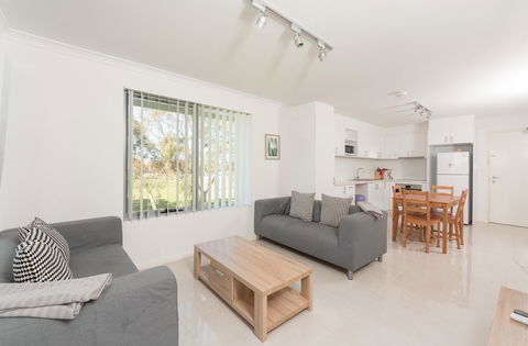 Yaran Suites - Accommodation Cooktown 1