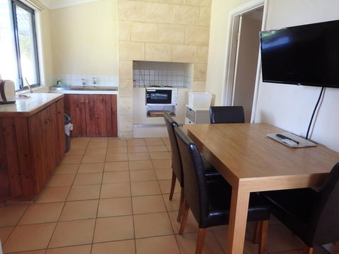 Lazy Lobster Holiday Units & Chalets - Accommodation Cooktown 4