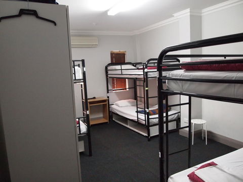 The Emperors Crown Hostel - Accommodation Cooktown 4