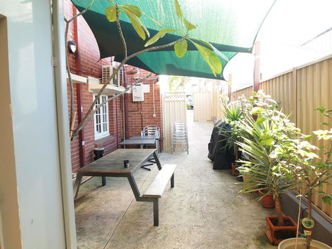 The Emperors Crown Hostel - Accommodation Cooktown 17