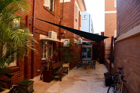 The Emperors Crown Hostel - Accommodation Cooktown 10