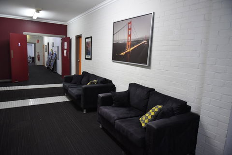 The Emperors Crown Hostel - Accommodation Cooktown 9