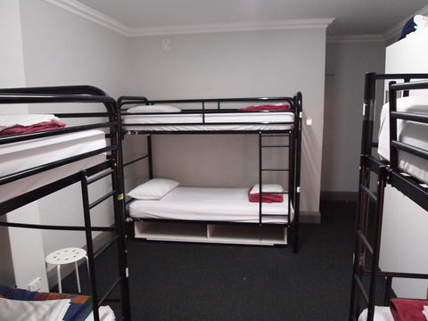 The Emperors Crown Hostel - Accommodation Cooktown 11