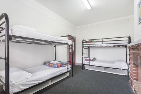 The Emperors Crown Hostel - Accommodation Cooktown 7