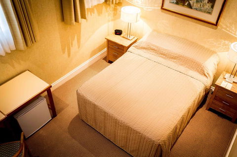 European Hotel - Accommodation Cooktown 28