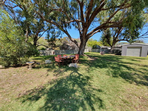 Just Chillin - Accommodation Cooktown 0