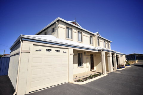 Palm Beach Manor - Accommodation Cooktown 0
