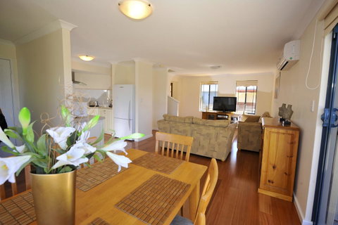 Palm Beach Manor - Accommodation Cooktown 2