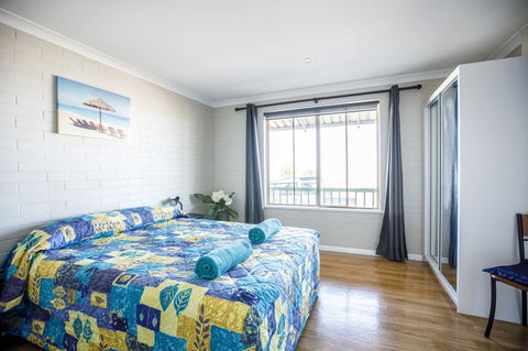 Shark Bay Seafront Apartments - Accommodation Cooktown 29