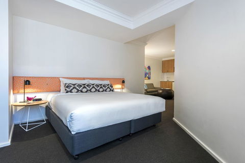 Oaks Perth Hotel - Accommodation Cooktown 2