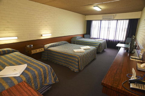 Dog Rock Motel - Accommodation Cooktown 42