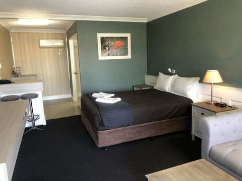 Dog Rock Motel - Accommodation Cooktown 10