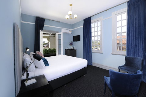 The Stirling Arms Hotel - Accommodation Cooktown 11