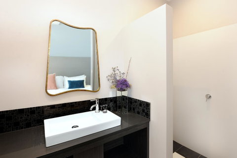 The Stirling Arms Hotel - Accommodation Cooktown 7