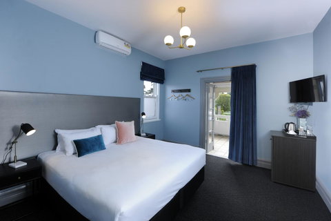 The Stirling Arms Hotel - Accommodation Cooktown 5