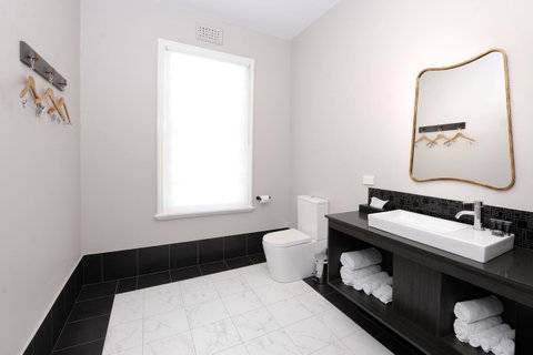 The Stirling Arms Hotel - Accommodation Cooktown 8
