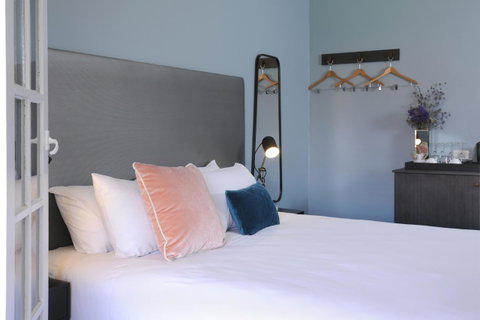 The Stirling Arms Hotel - Accommodation Cooktown 13