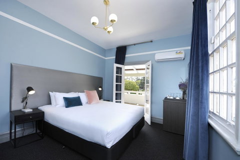 The Stirling Arms Hotel - Accommodation Cooktown 0
