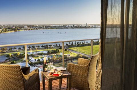 Fraser Suites Perth - Accommodation Cooktown 1