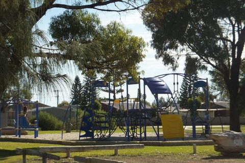 Ocean Beach Chalet 18 - Accommodation Cooktown 22