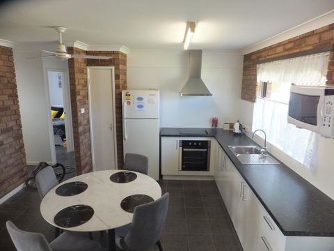 Ocean Beach Chalet 18 - Accommodation Cooktown 17