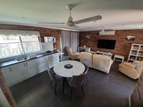 Ocean Beach Chalet 18 - Accommodation Cooktown 3
