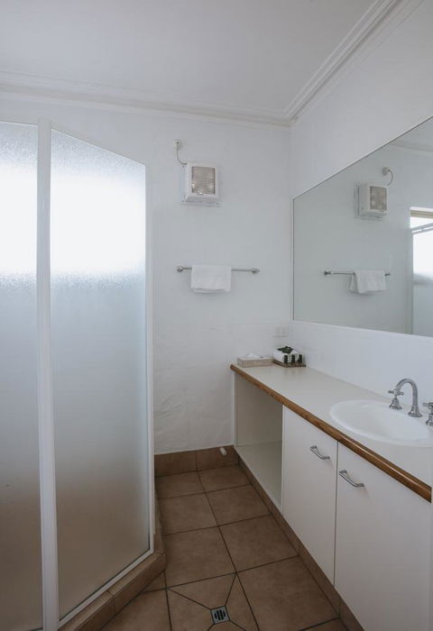 Canal Rocks Beachfront Apartments - Accommodation Cooktown 6