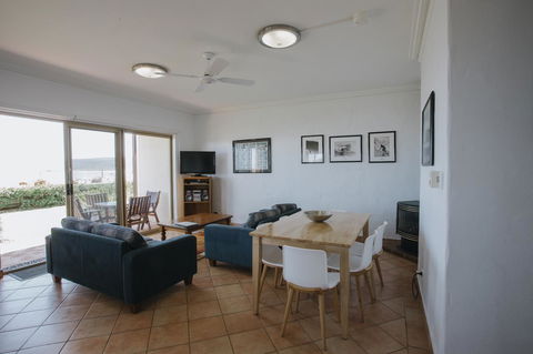 Canal Rocks Beachfront Apartments - Accommodation Cooktown 8