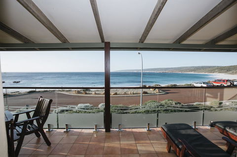 Canal Rocks Beachfront Apartments - Accommodation Cooktown 0