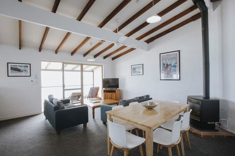 Canal Rocks Beachfront Apartments - Accommodation Cooktown 22