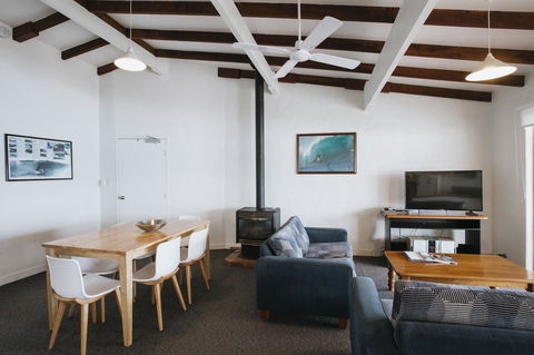 Canal Rocks Beachfront Apartments - Accommodation Cooktown 2