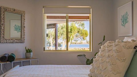 Starboard Views Kalbarri - River Front Apartment - Accommodation Cooktown 5