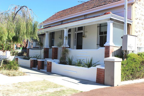 Captain\'s Heritage Cottage - Central Fremantle 2 Bedroom Historic Cottage - Accommodation Cooktown 0