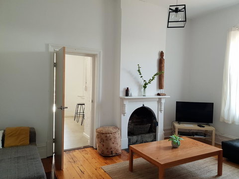 Captain\'s Heritage Cottage - Central Fremantle 2 Bedroom Historic Cottage - Accommodation Cooktown 10