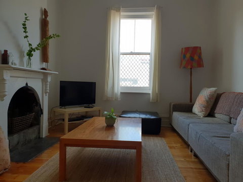 Captain\'s Heritage Cottage - Central Fremantle 2 Bedroom Historic Cottage - Accommodation Cooktown 2