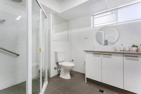 Laman Lodge, Unit 2, 15 Laman Street - Accommodation Cooktown 11