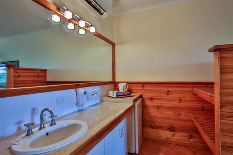 Kimberley Hotel - Accommodation Cooktown 8