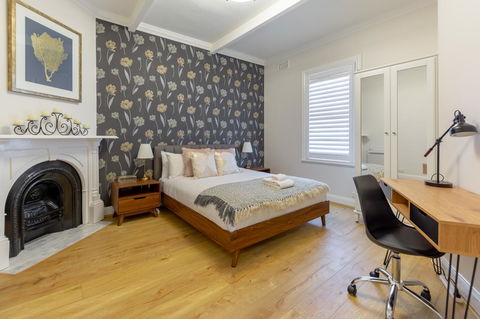 Heritage Townhouse Near Harbour Bridge - Accommodation Cooktown 26
