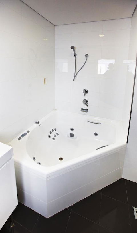Jesmond Executive Villas - Accommodation Cooktown 37