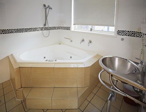 Jesmond Executive Villas - Accommodation Cooktown 30