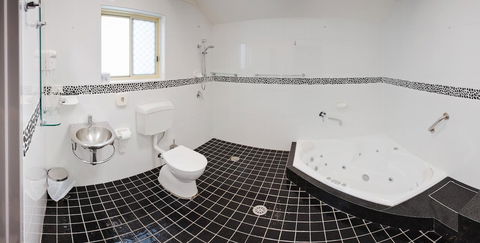 Jesmond Executive Villas - Accommodation Cooktown 25