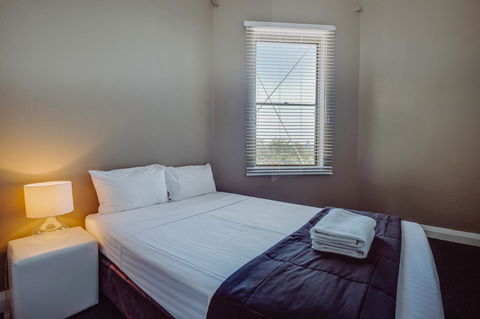 Crossroads Hotel - Accommodation Cooktown 3