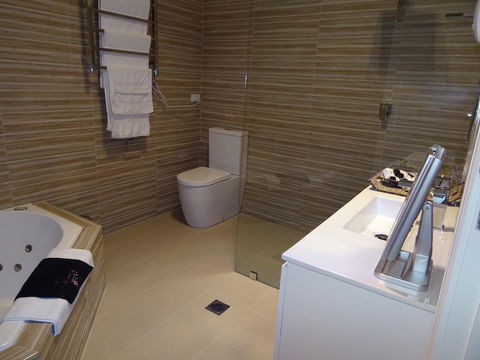 Romanz In The Valley (Luxury B&B) - Accommodation Cooktown 9