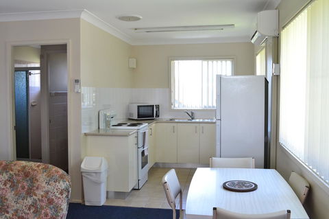 Sundial Holiday Units - Accommodation Cooktown 42