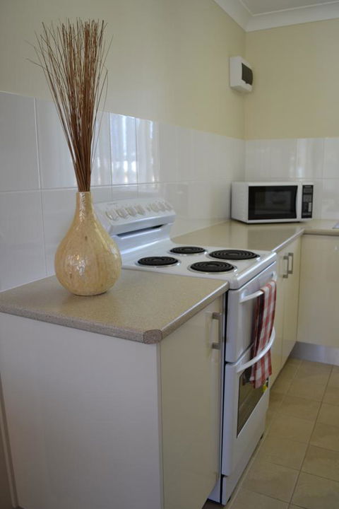 Sundial Holiday Units - Accommodation Cooktown 17