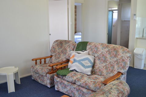 Sundial Holiday Units - Accommodation Cooktown 40