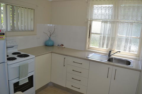 Sundial Holiday Units - Accommodation Cooktown 18